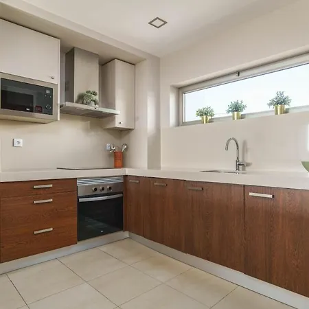 Sun Retreat Portimao, With Pool And Private Balcony *